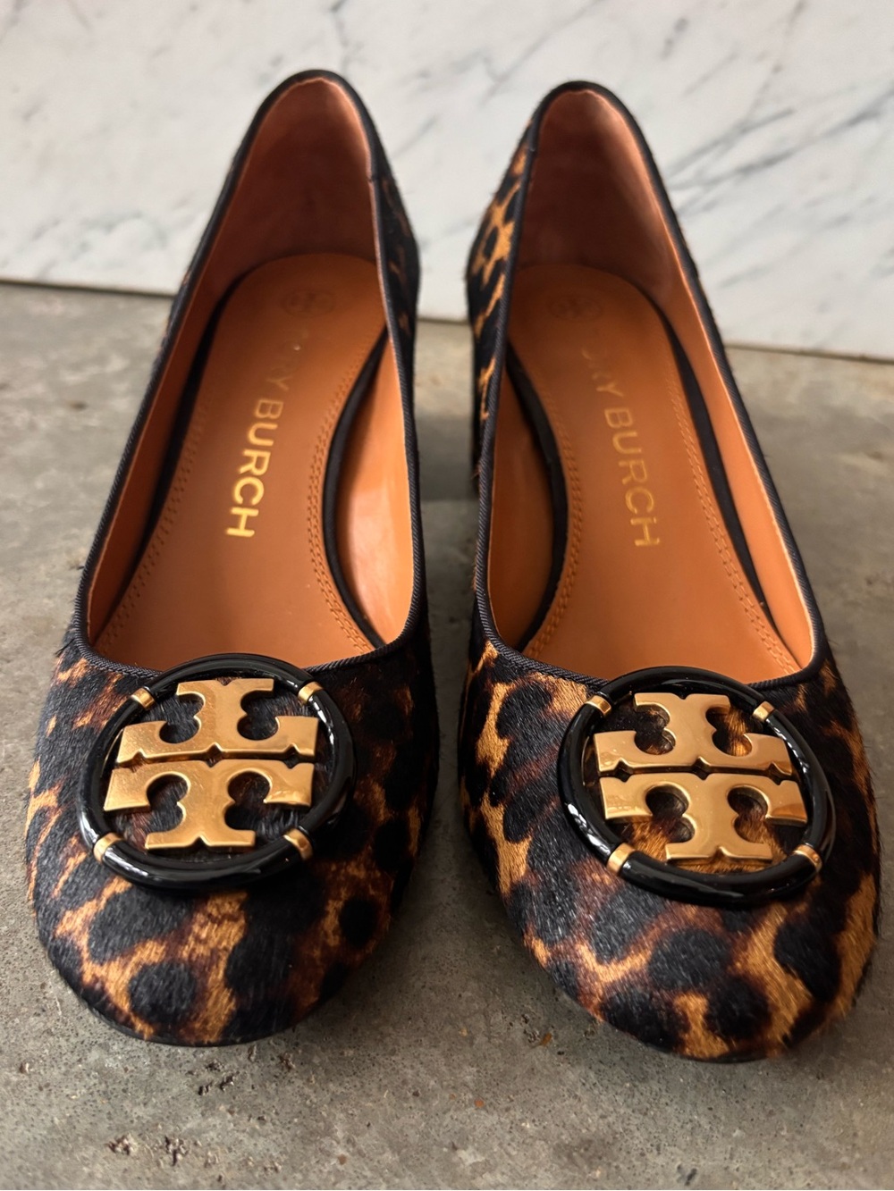 Like new Tory Burch Leopard Print Logo block heels - Brown/Black